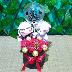 Caja de rosas con chocolates y peluche pareja aniversario