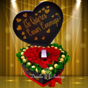 pedir matrimonio con flores y chocolates